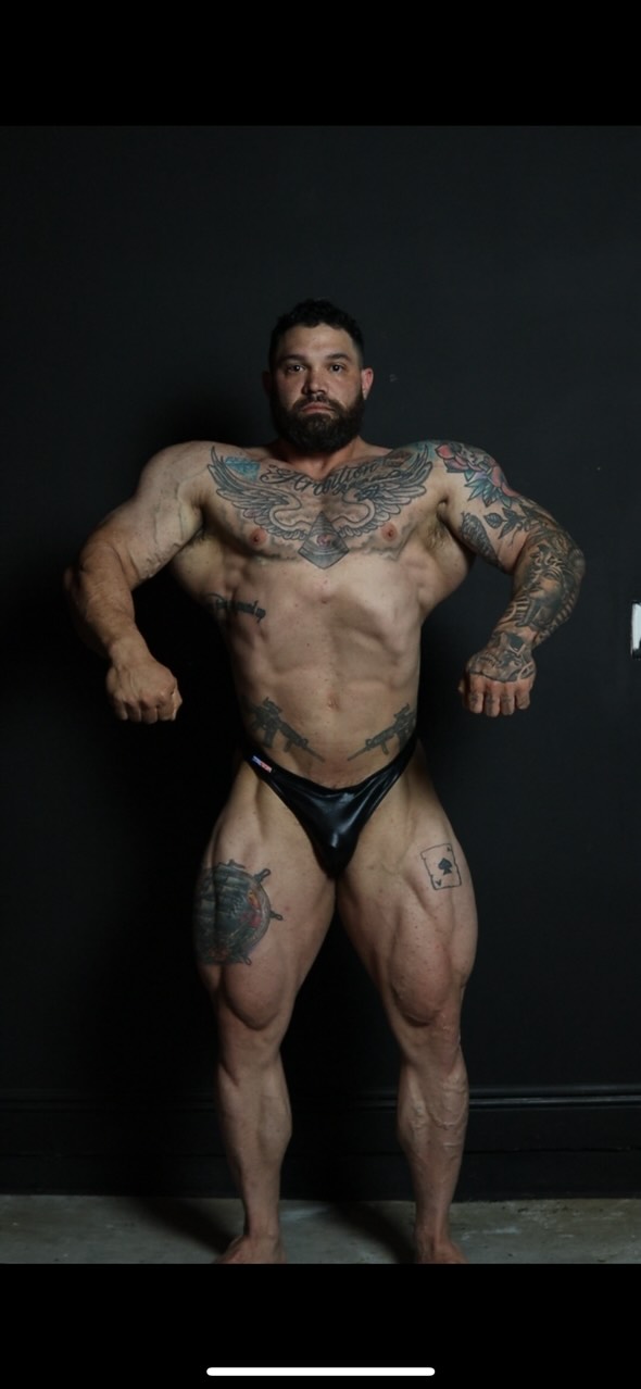 Smooth Front 3/4" Wide Strap Posing Suit